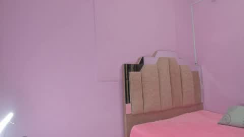 L O V E  online show from 10/03/25, 12:02