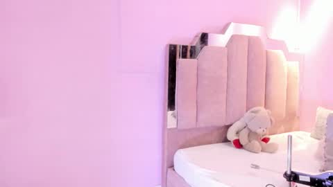 L O V E  online show from 11/19/25, 12:05