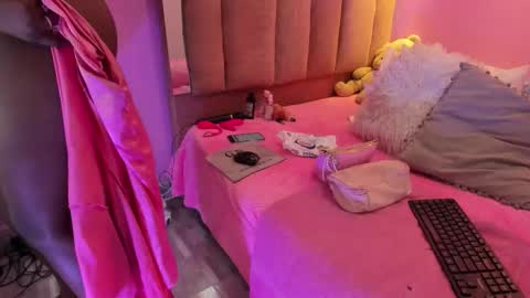 L O V E  online show from 12/16/25, 11:37