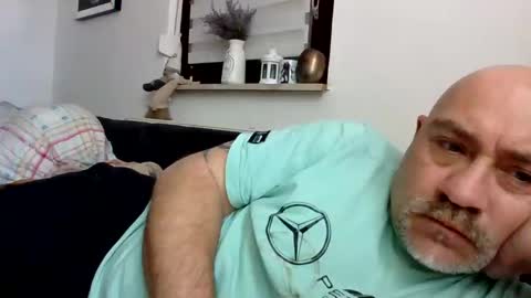 lover010983 online show from 02/18/25, 12:17