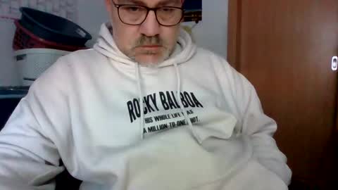 lover010983 online show from 01/07/26, 12:40