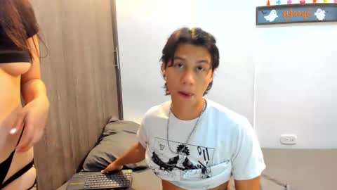 Snapshot of lovers_clover_x chatting on 09/20/25, 11:39 Lovers Clover X online show from 09/20/25, 11:39