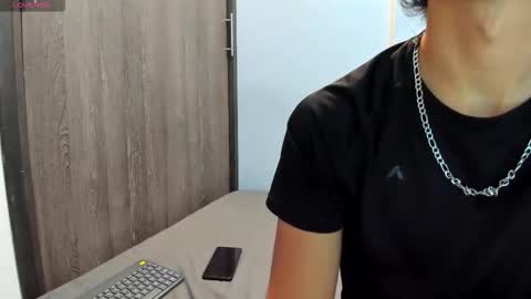 Snapshot of lovers_clover_x chatting on 10/31/25, 12:55 Lovers Clover X online show from 10/31/25, 12:55