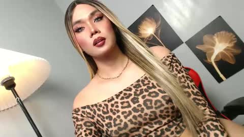 lovers moon22 online show from 12/04/25, 11:52