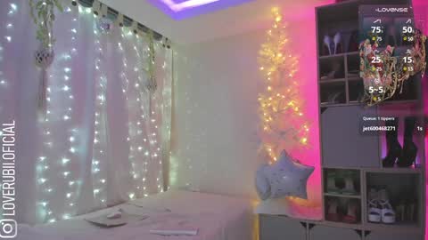 loverubii online show from 12/18/24, 10:57