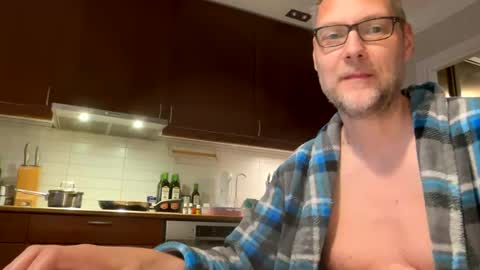 Snapshot of loveshine_ chatting on 02/11/25, 06:30 loveshine_ online show from 02/11/25, 06:30