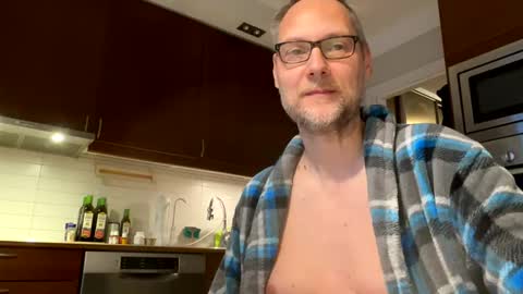 Snapshot of loveshine_ chatting on 02/25/25, 06:14 loveshine_ online show from 02/25/25, 06:14