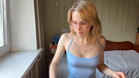 Mia online show from 07/21/26, 03:14