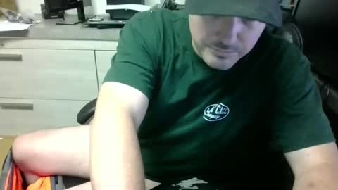 Snapshot of lovetofps chatting on 02/10/25, 06:35 Love2Game online show from 02/10/25, 06:35