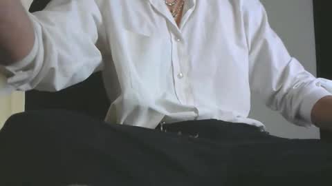 lovexjuxn77 online show from 02/15/26, 06:37