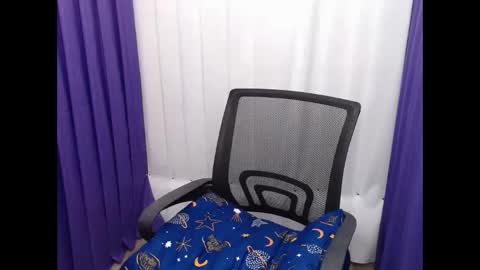 loving_apple19 online show from 02/01/26, 11:20