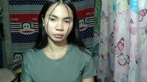 loving_rhean online show from 05/19/26, 04:02