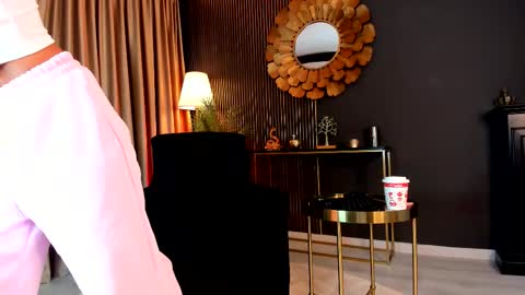 Nora online show from 03/25/26, 04:18