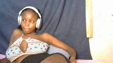 Snapshot of lovly_lastborn chatting on 10/14/25, 08:37 lovly_lastborn online show from 10/14/25, 08:37