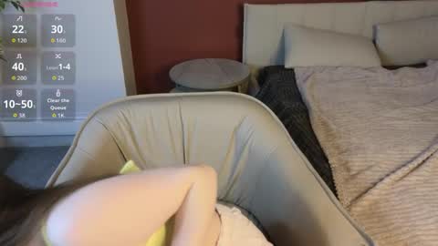 Snapshot of lovvingwhisperr chatting on 04/15/26, 01:23 Erika online show from 04/15/26, 01:23