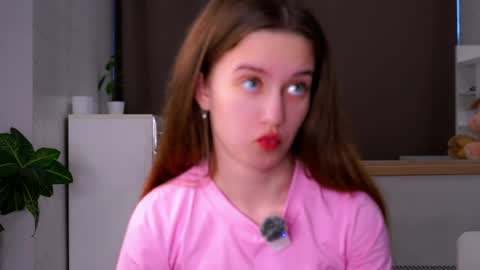 Snapshot of lowmenow chatting on 04/09/26, 11:37 Amelia online show from 04/09/26, 11:37