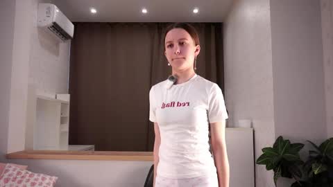 Snapshot of lowmenow chatting on 04/13/26, 11:16 Amelia online show from 04/13/26, 11:16