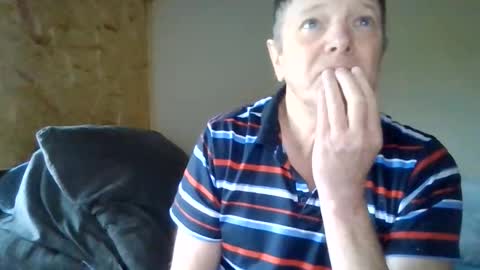 Snapshot of lu485947452685193669 chatting on 05/17/26, 01:51 lu485947452685193669 online show from 05/17/26, 01:51