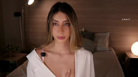 Snapshot of lua_ferch_ chatting on 06/27/26, 01:17 ---Goys incredible photographs online show from 06/27/26, 01:17