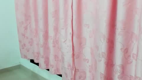 luara__01__lecat_1 online show from 02/13/26, 11:17