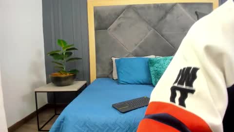 luca_morettii online show from 10/06/25, 12:24