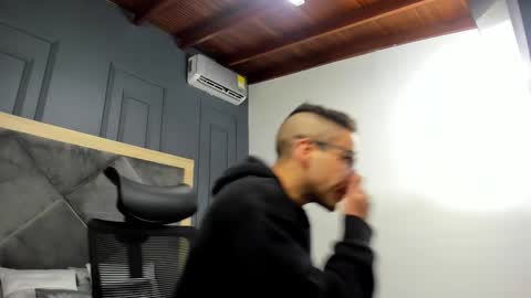 luca_morettii online show from 10/08/25, 12:03