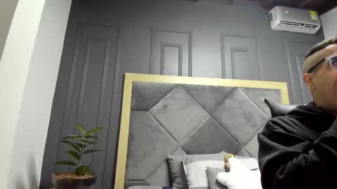 luca_morettii online show from 11/21/25, 12:15