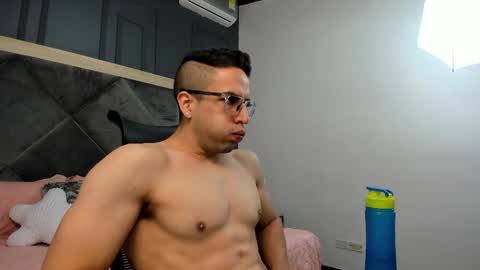 luca_morettii online show from 11/28/25, 01:14