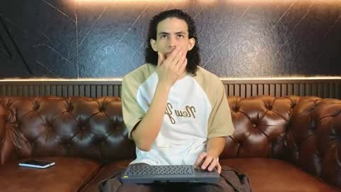 Snapshot of lucaalessi chatting on 04/16/26, 01:56 lucaalessi online show from 04/16/26, 01:56