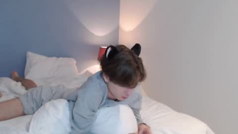 lucacharm online show from 12/23/24, 04:33