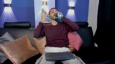 Snapshot of lucas4me chatting on 02/12/26, 03:56 Lucas online show from 02/12/26, 03:56