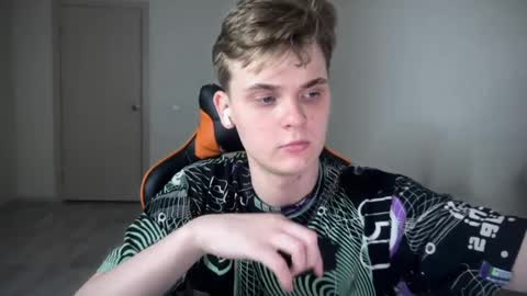 Lucas Gill online show from 12/25/24, 02:13