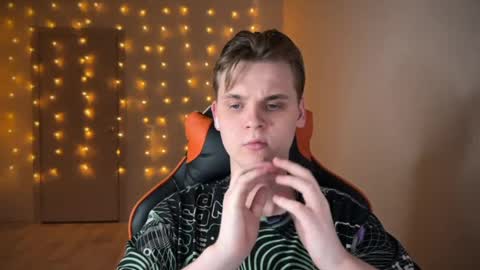 Lucas Gill online show from 01/09/25, 03:15