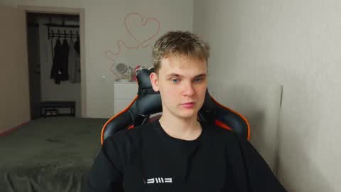 Lucas Gill online show from 09/29/25, 02:38