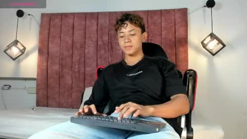 Snapshot of lucas_tease chatting on 04/16/26, 05:47 lucas_tease online show from 04/16/26, 05:47