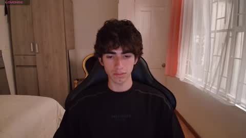 Snapshot of lucas_xo chatting on 09/19/25, 10:21 lucas_xo online show from 09/19/25, 10:21