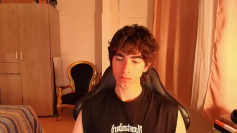 Snapshot of lucas_xo chatting on 09/23/25, 03:20 lucas_xo online show from 09/23/25, 03:20