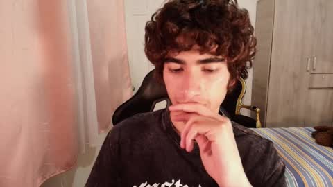 Snapshot of lucas_xo chatting on 10/07/25, 06:21 lucas_xo online show from 10/07/25, 06:21