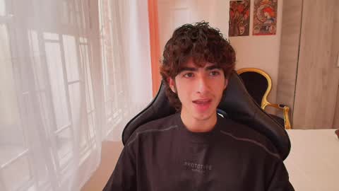 Snapshot of lucas_xo chatting on 10/16/25, 07:26 lucas_xo online show from 10/16/25, 07:26