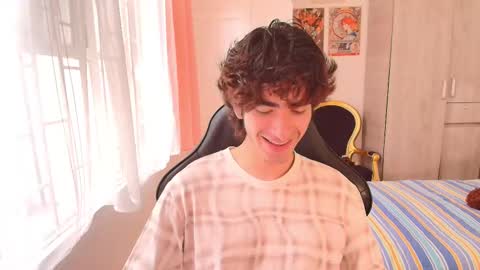 Snapshot of lucas_xo chatting on 10/17/25, 05:04 lucas_xo online show from 10/17/25, 05:04