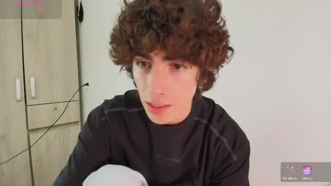 Snapshot of lucas_xo chatting on 11/09/25, 01:15 lucas_xo online show from 11/09/25, 01:15