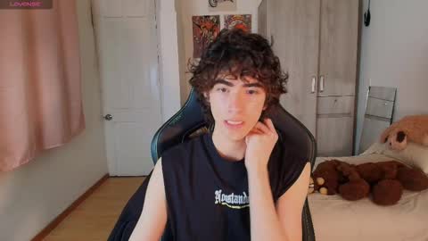 Snapshot of lucas_xo chatting on 12/01/25, 02:38 lucas_xo online show from 12/01/25, 02:38