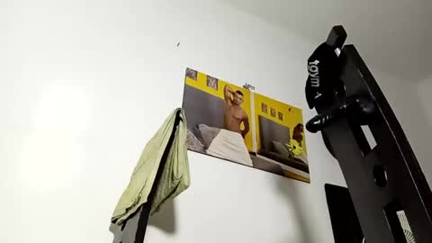 Snapshot of lucascastrohot chatting on 03/07/25, 11:27 Daniel online show from 03/07/25, 11:27