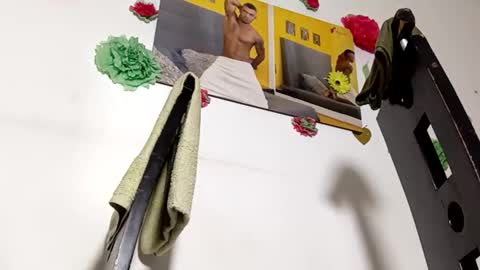 Snapshot of lucascastrohot chatting on 10/09/25, 04:27 Daniel online show from 10/09/25, 04:27