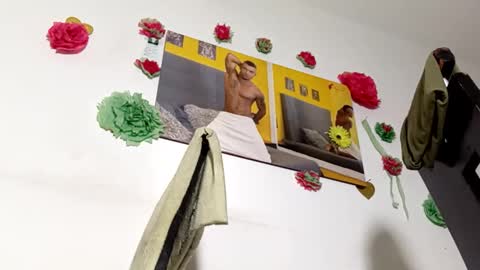 Snapshot of lucascastrohot chatting on 11/04/25, 03:33 Daniel online show from 11/04/25, 03:33