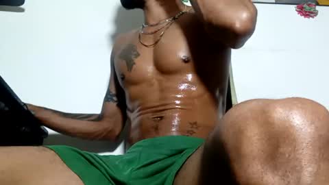 Snapshot of lucascastrohot chatting on 11/17/25, 03:18 Daniel online show from 11/17/25, 03:18