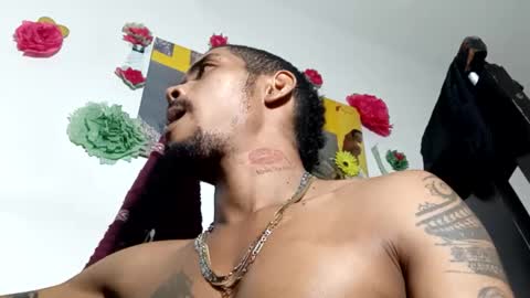 Snapshot of lucascastrohot chatting on 11/20/25, 02:01 Daniel online show from 11/20/25, 02:01