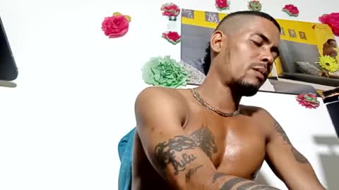 Snapshot of lucascastrohot chatting on 11/23/25, 07:13 Daniel online show from 11/23/25, 07:13