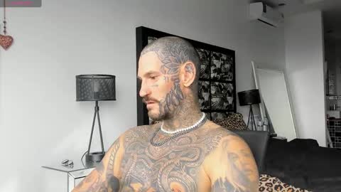 Snapshot of lucasexclusive chatting on 01/04/25, 04:23 lucasexclusive online show from 01/04/25, 04:23