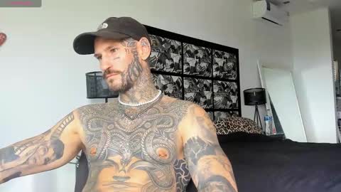 Snapshot of lucasexclusive chatting on 01/10/25, 04:01 lucasexclusive online show from 01/10/25, 04:01